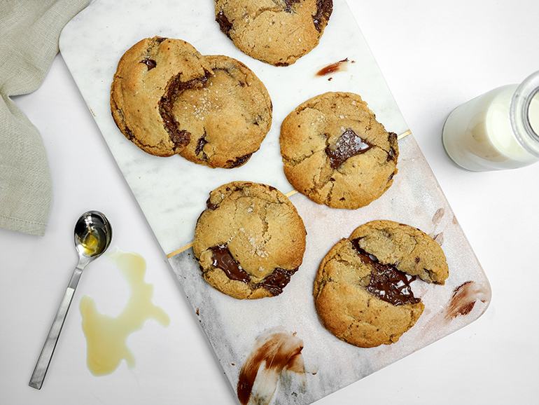 Vegan chocolate chip and olive oil cookies Themagicwhisk
